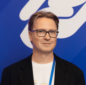 Виталий Николаев