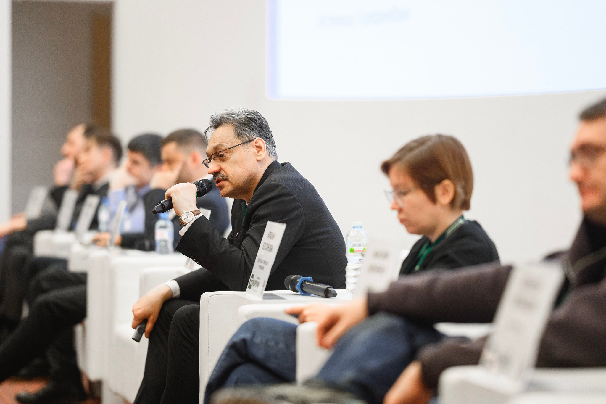 Искусственный интеллект: практическое применение, доверие и безопасность.