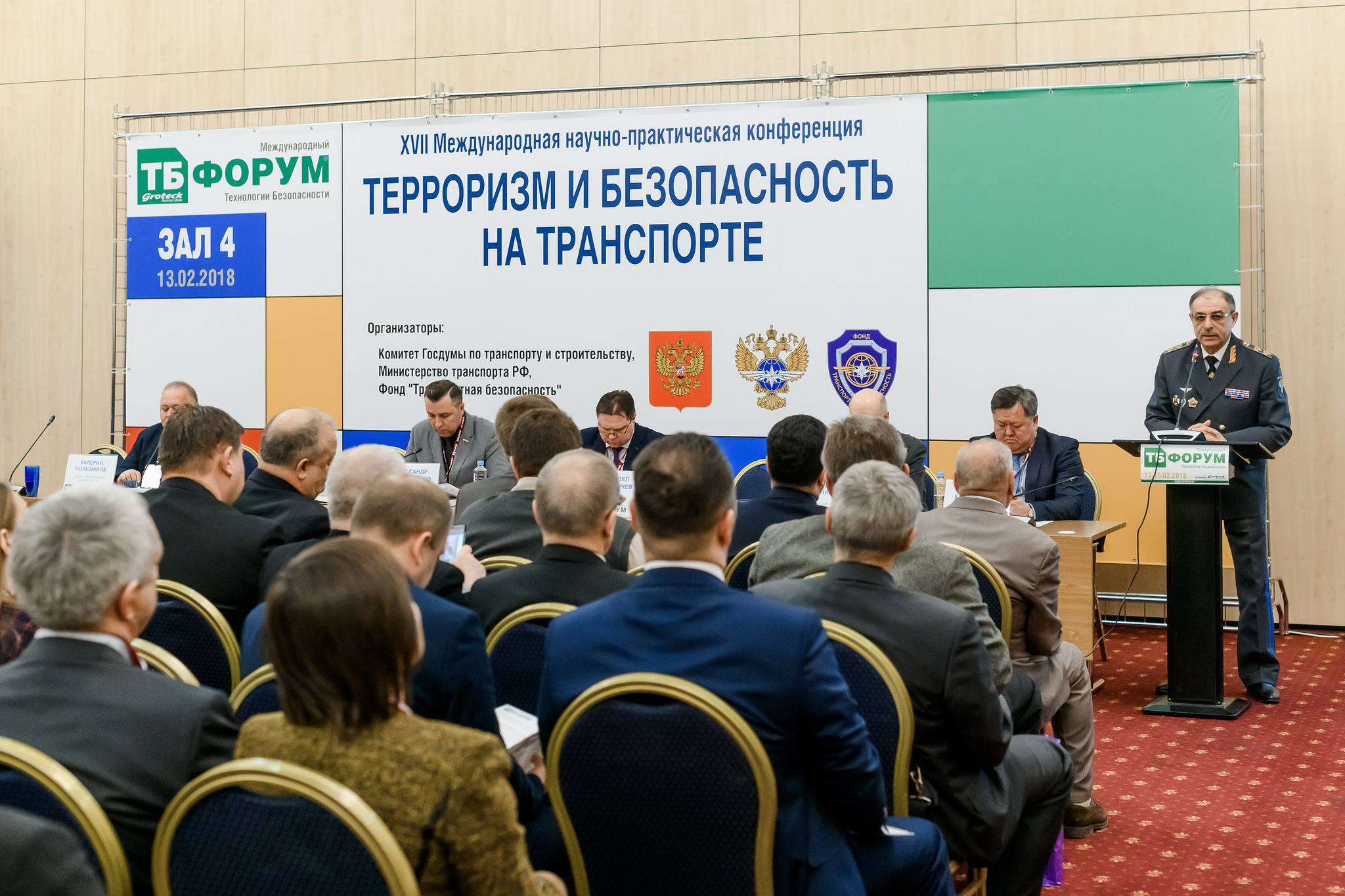 Более 800 млн рублей – на системы безопасности Кольцевой автомобильной дороги вокруг Санкт-Петербурга. И не только
